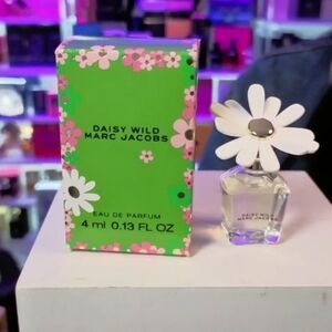 Marc Jacobs Daisy Wild Eau de Parfum - Green and White Floral 4ML